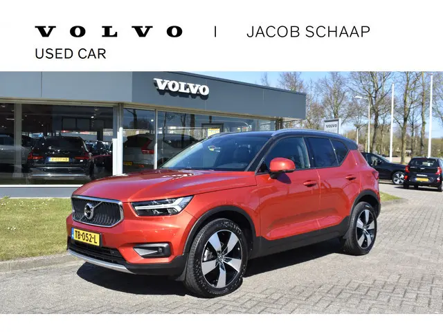 Volvo XC40 T3 156PK Momentum | H&K | Trekhaak | ACC | Leder | Stoelverwarming | Camera