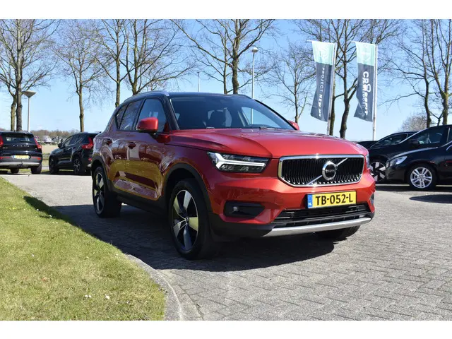 Volvo XC40 T3 156PK Momentum | H&K | Trekhaak | ACC | Leder | Stoelverwarming | Camera