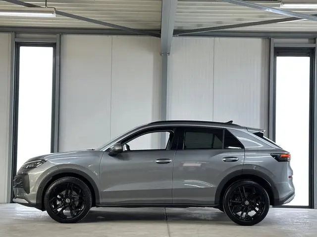 Volkswagen T-Roc 1.5 eTsi 150 pk Life First Edition | Comfort | Camera | Trekhaak |