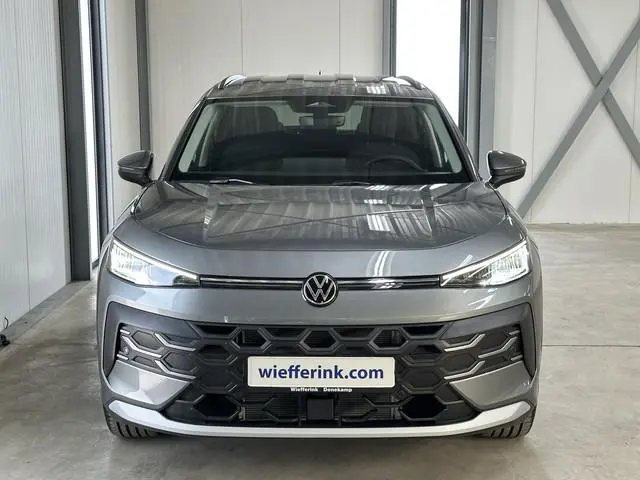 Volkswagen T-Roc 1.5 eTsi 150 pk Life First Edition | Comfort | Camera | Trekhaak |