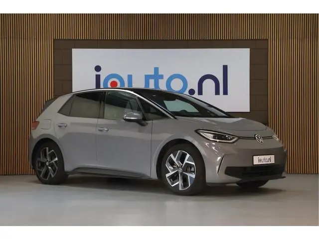 Volkswagen ID.3 Pro 58 kWh Facelift/Pano/IQ.Light/ACC/Camera/Navi/Keyless/Warmtepomp/19"
