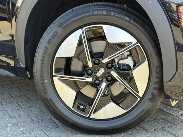 Geely E5