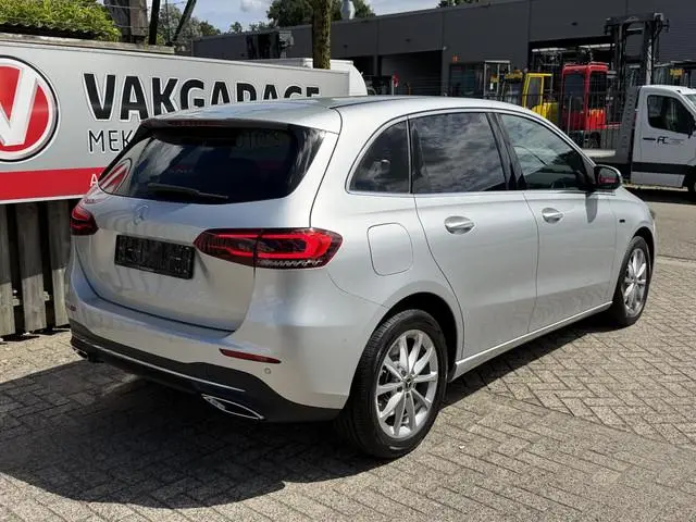 Mercedes-Benz B-klasse 250 e 18''/Sfeerverlichting/Navigatie/Camera/DAB/PDC v+a/Stoelverwarming/Appl...