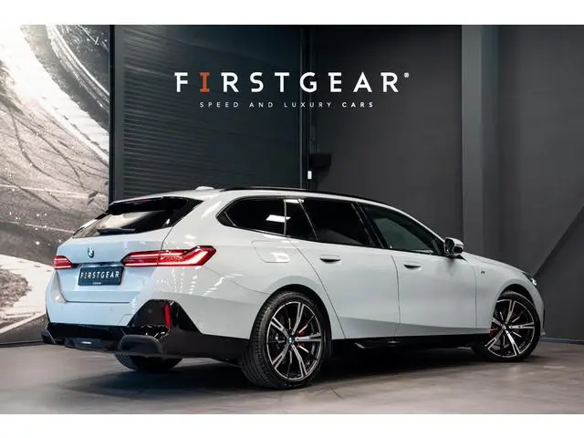 BMW 5-serie Touring 540d xDrive *M-Sport Pro / Panorama / Harman-Kardon / HUD / Surround-view*