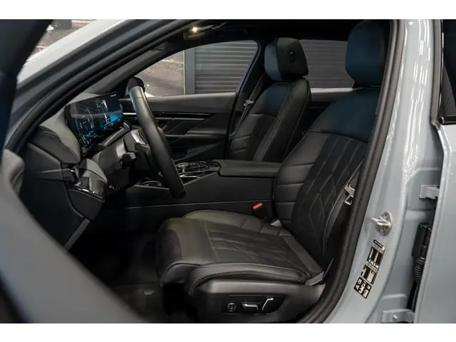 BMW 5-serie Touring 540d xDrive *M-Sport Pro / Panorama / Harman-Kardon / HUD / Surround-view*