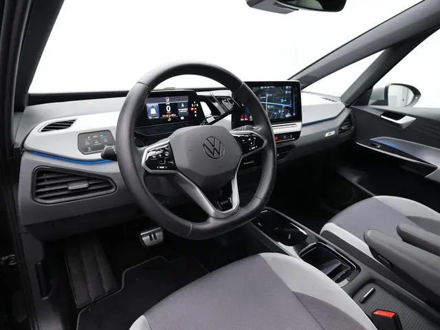 Volkswagen ID.3 First Plus 58 kWh 204 pk | IQ Light | Stuur-/stoelverwarming | Achteruitrijcamera |...