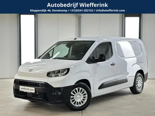 Toyota PROACE CITY Electric Challenger Long (L2) 50 kWh 136pk | 3pers. | Laadvloer | 3-fase(11kw) |...