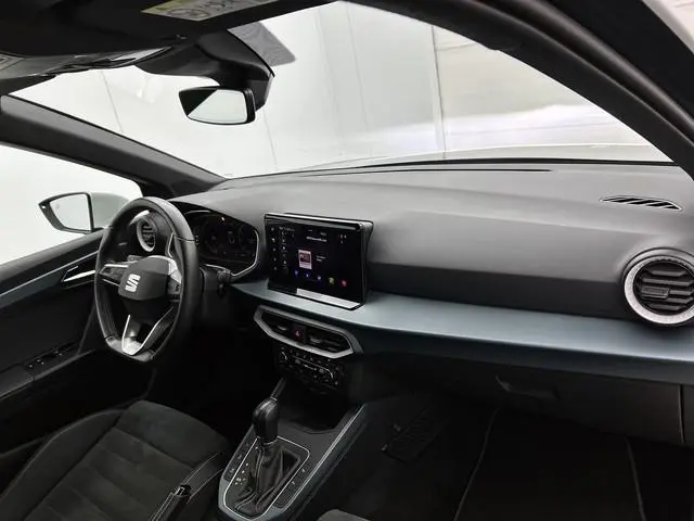 SEAT Arona 1.0 TSI Xperience 111PK Automaat / Stoelverwarming / Airco-ecc. / 1/2 leder / Lmv.18" / N...