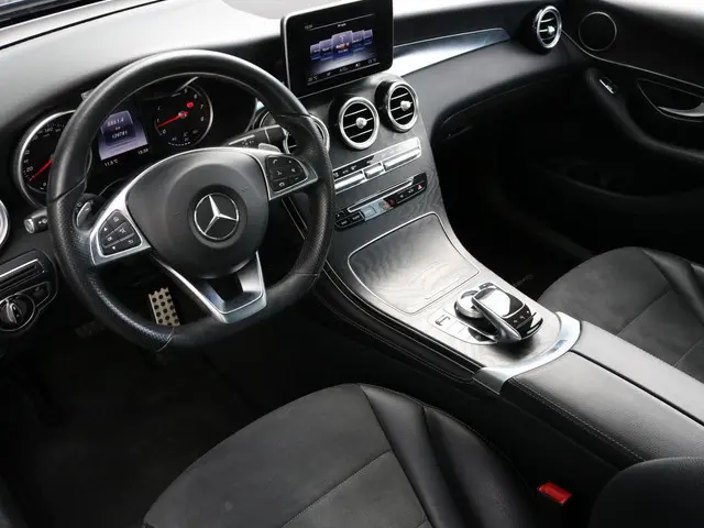 Mercedes-Benz GLC-klasse 250 4MATIC | AMG Line | Adaptive Cruise Control