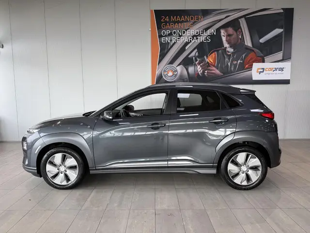 Hyundai Kona EV Premium 64 kWh Schuifdak-Stoelverwarming en koeling