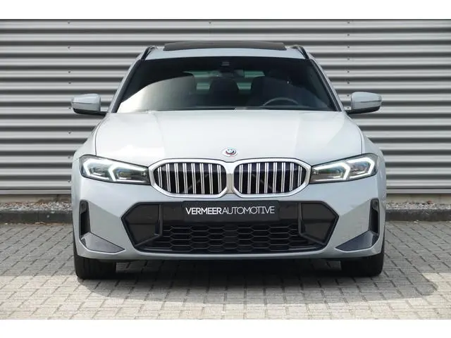 BMW 3-serie Touring 330e xDrive M-Sport | Panoramadak | HUD | Facelift | Camera |