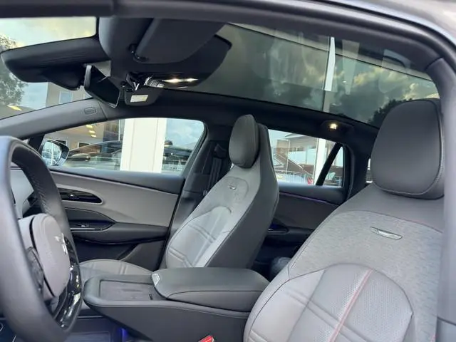 Hongqi EH7