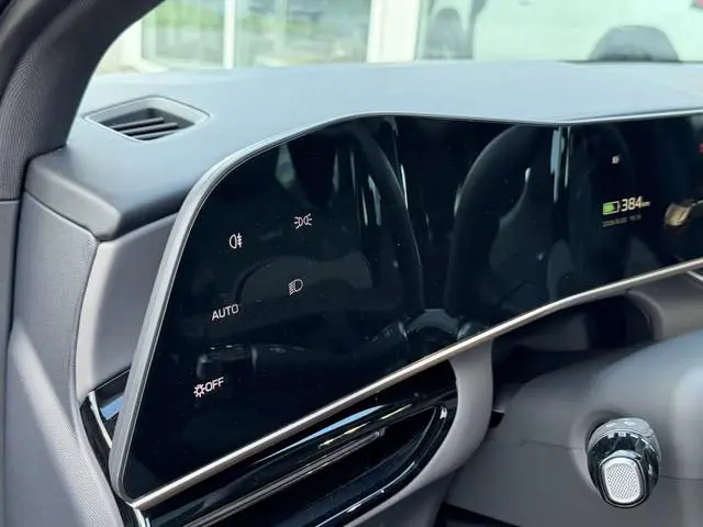 Hongqi EH7