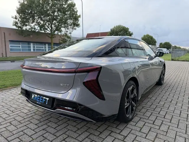 Hongqi EH7