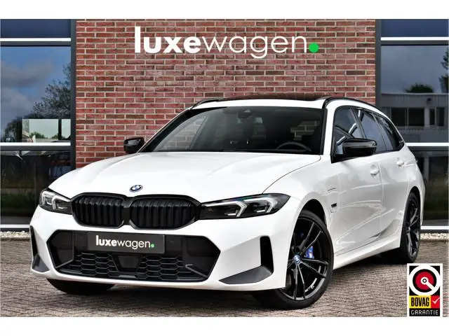 BMW 3-serie Touring 320e xDrive M-Sport Pro Pano ACC Trekh El-zetels H/K 19inch