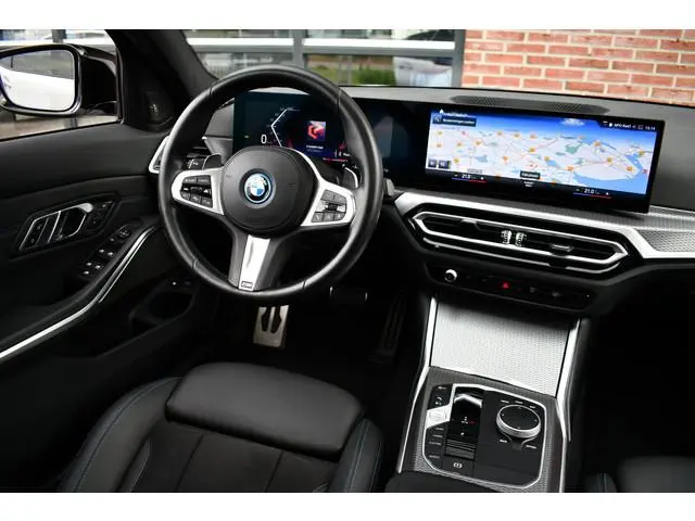 BMW 3-serie Touring 320e xDrive M-Sport Pro Pano ACC Trekh El-zetels H/K 19inch