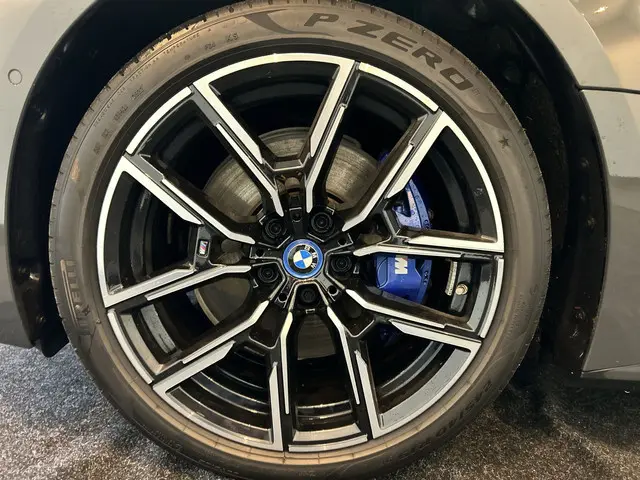 BMW i4 eDrive40 M Sport 84 kWh | trekhaak elektr. inklapbaar | Leder interieur | adaptief demping sy...