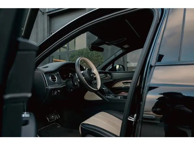 Bentley Bentayga 3.0 V6 Hybrid Black edition Pan. dak | Massage | NL-auto
