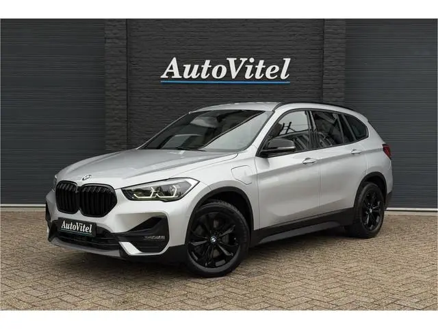 BMW X1 xDrive25e | Leder | Harman Kardon | Head-Up | Memory | Adaptive Cruise | Stoel + Stuurverwarm...