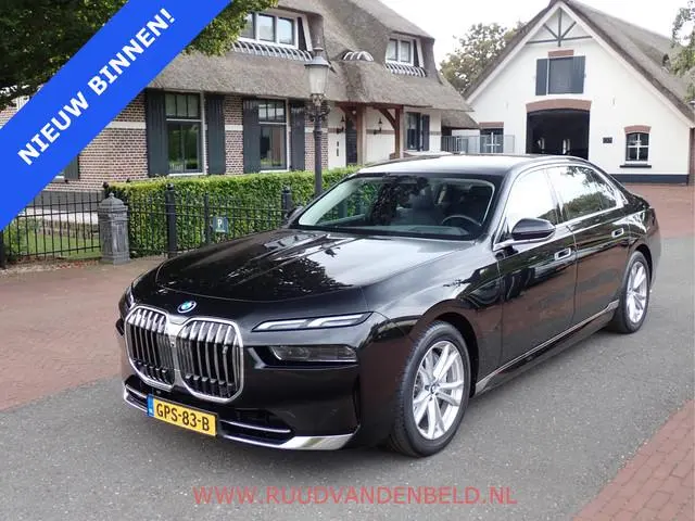 BMW i7 eDrive 106 kWh !! EX BTW 53.636 !! SOH 94% / HEAD-UP / SOFT-CLOSE / ACTIVE-STEERING / 360*