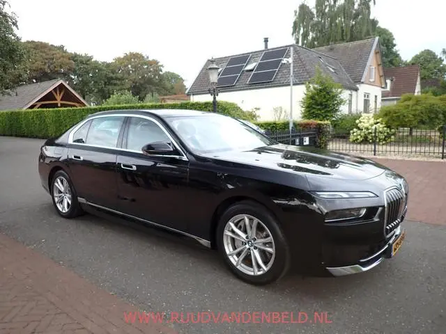 BMW i7 eDrive 106 kWh !! EX BTW 53.636 !! SOH 94% / HEAD-UP / SOFT-CLOSE / ACTIVE-STEERING / 360*