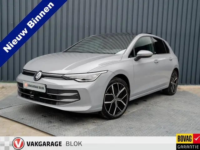 Volkswagen Golf 1.5 eTSI 50 Edition | Panodak | Trekhaak wegkl. | Stoelgeheugen | Side Assist | Head...