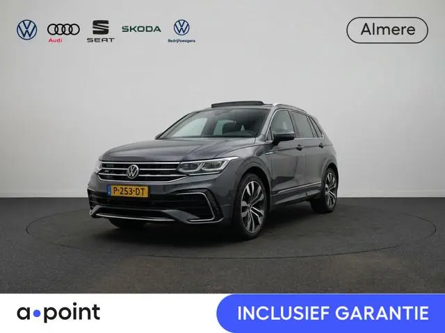 Volkswagen Tiguan 1.5 TSI R-Line Business+ 150PK DSG | Panorama dak | Zwenkbare trekhaak 1800KG  | A...