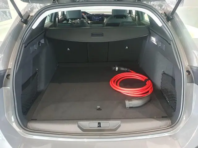 Peugeot e-308