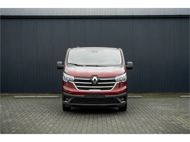 Renault Trafic Blue dCi 150PK | L2H1 | 9-Zits | Incl. BTW/BPM | LED   LED | Camera | Navi | Zijschui...