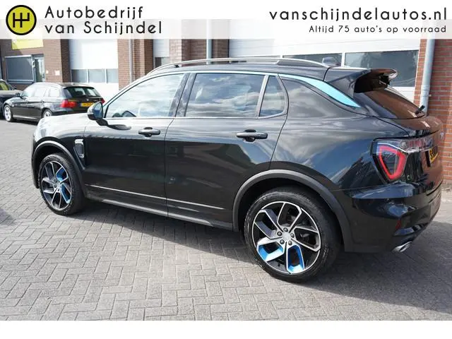 Lynk & Co 01