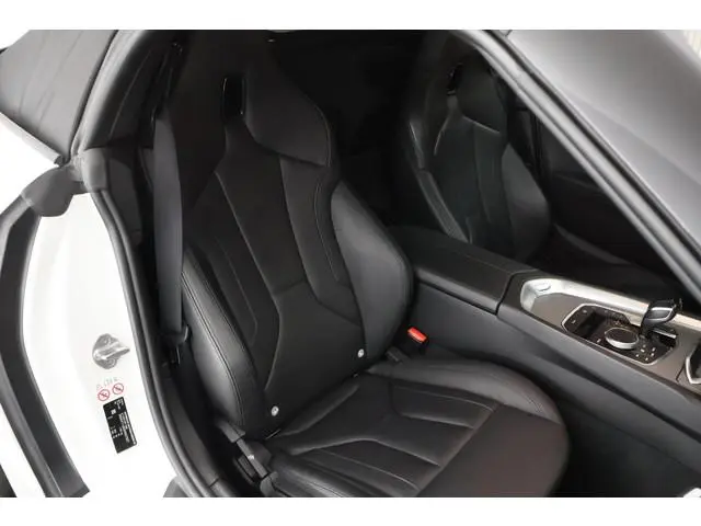 BMW Z4 Roadster sDrive20i 197pk High Executive Stoelverwarming Leder LED Navigatie