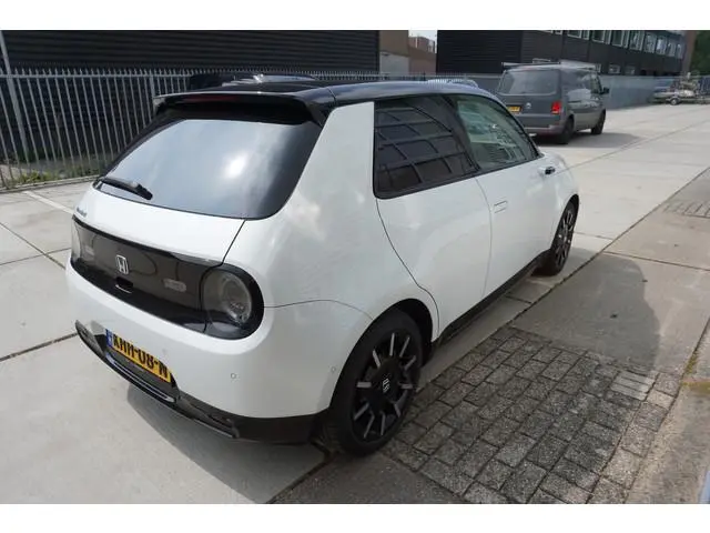 Honda E