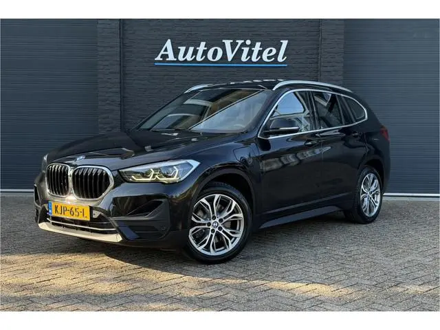 BMW X1 xDrive25e | Panodak | Camera | Sportstoelen  | LED | Elektrische klep | NAVI