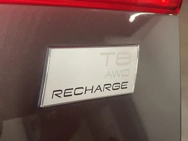 Volvo XC60 2.0 T8 PHEV AWD Long Range Ultra Dark Exec. Ed. Luchtvering/ Trekhaak 2250kg/ HUD/ 360 Ca...