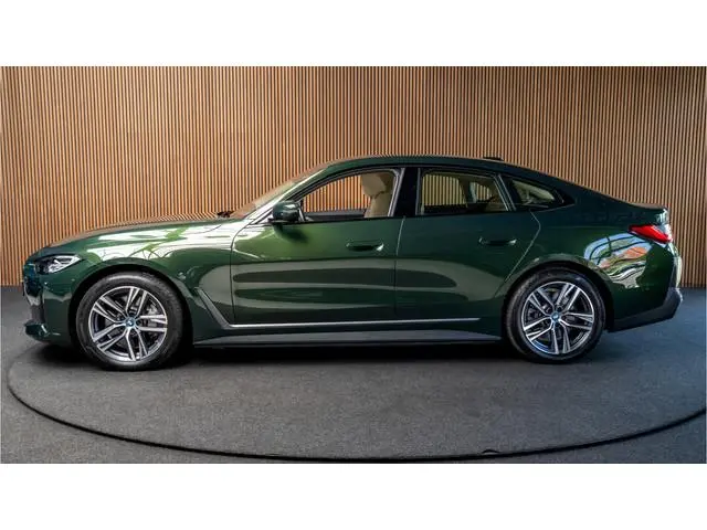 BMW i4 eDrive40 84 kWh Gran Coupe Navi Leer Elektr. achterklep Climate voor & achter Beige hemelbekl...