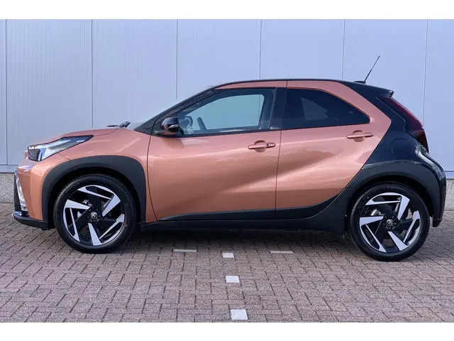 Toyota Aygo X Hybrid 115 envy | Camera | Apple Carplay | Stoelverwarming