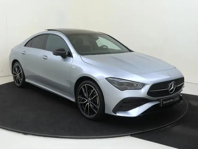 Mercedes-Benz CLA-klasse 250 e Business Solution AMG / Premium Plus/ Panoramadak/ 19 inch/ Night/ Sf...