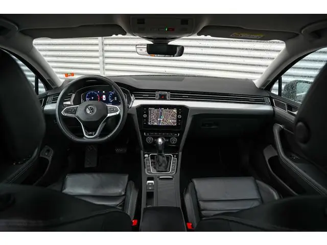 Volkswagen Passat 1.5 TSI Elegance Business R Leer Navi