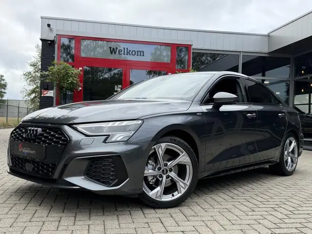 Audi A3 Limousine 30 TFSI AUT. *!* 2x S-LINE *!* CARPLAY/ LED/ 18 INCH/ BLACK OPTIEK/ PRIVACY GLAS *...