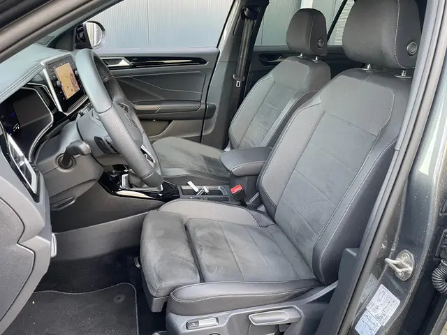 Volkswagen T-Roc 1.5 TSI R-Line DSG-aut. R-LINE / Trekhaak afn. / Camera / Stoelverw. / IQ Light / F...