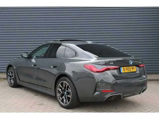 BMW i4 eDrive40 84 kWh M-Sport SOH-100% Dravitgrau Schuif-/kanteldak Leer Harman-Kardon Camera