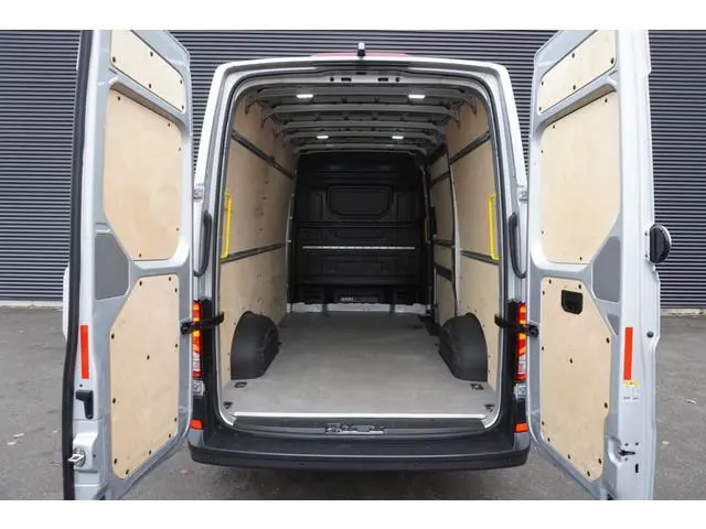 Volkswagen Crafter 140pk Automaat L3H3/L2H2 Apple carplay Camera Stoelverwarming Airco Parkeersensor...