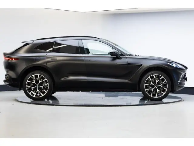Aston Martin DBX