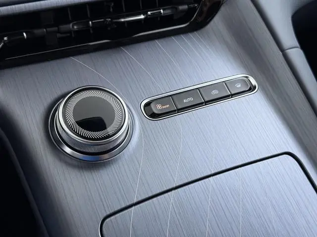 Geely E5