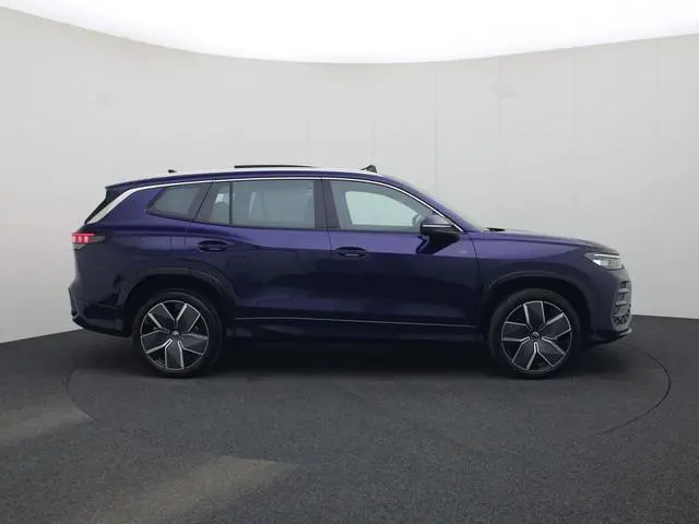 Volkswagen Tayron 1.5eHybrid 200kW/272PK R-Line · Panoramadak · 360°Camera + Parkeersensoren · Massa...