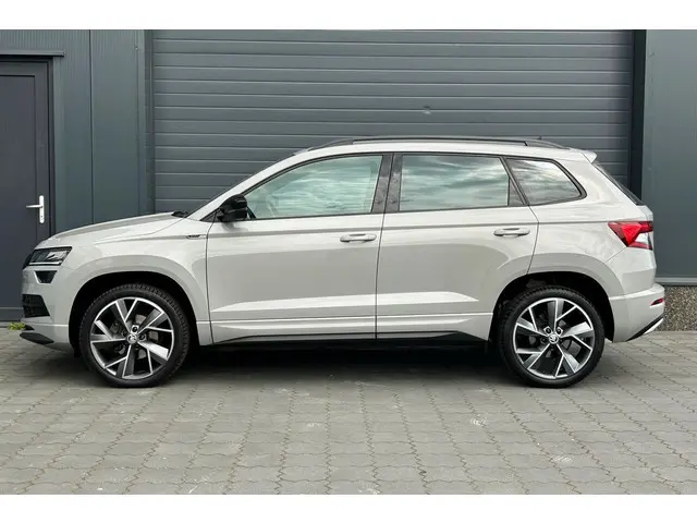 ŠKODA Karoq 1.5 TSI ACT 150pk DSG Sportline LED 19" KEYLESS WINTERPAKKET