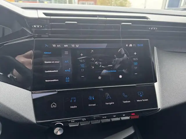Peugeot e-308