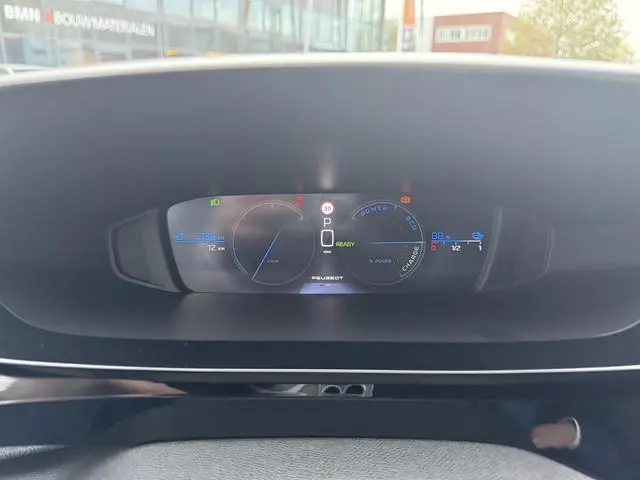 Peugeot e-308