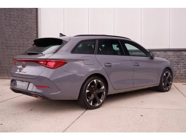 CUPRA Leon Sportstourer 1.4 e-Hybrid VZ Performance 245PK | Panoramadak | | Sfeerverlichting | Camer...
