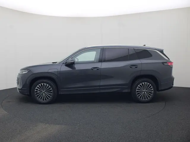 Volkswagen Tayron Life Edition 1.5 eHybrid 204 pk 6 versn. DSG · Comfort pakket · Trekhaak inklapbaa...